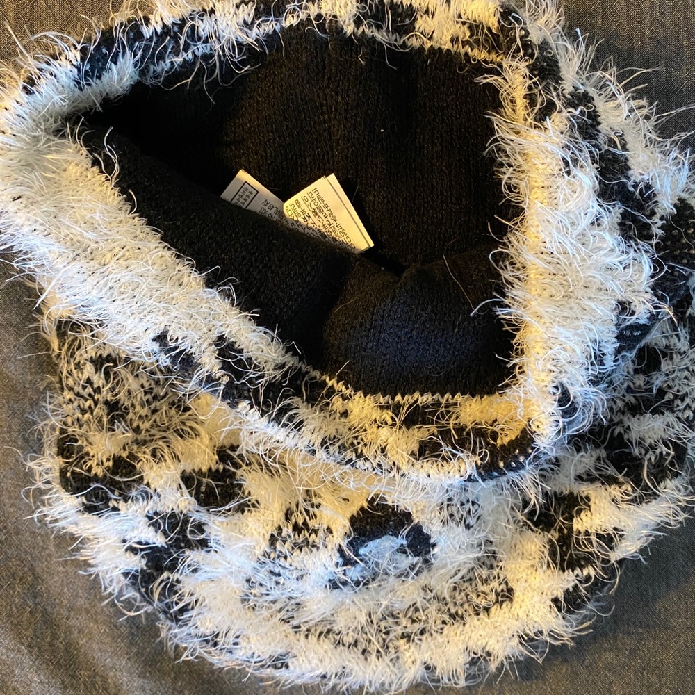 Boho H&M winter cap - Picture 2 of 2